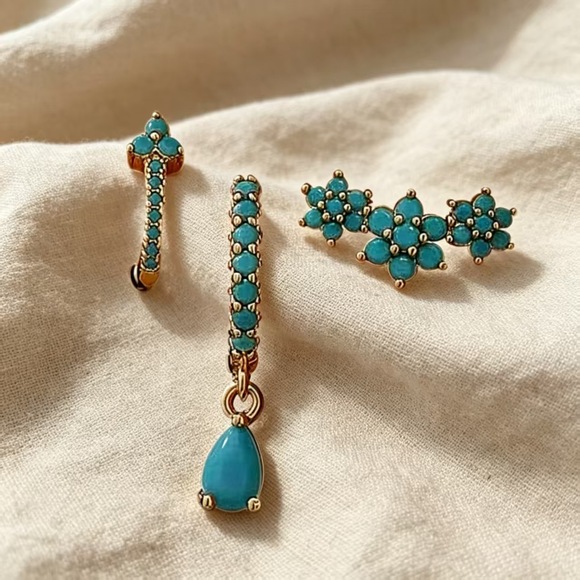 Jewelry - Minimal U-dip earrings with hollowed lower half.